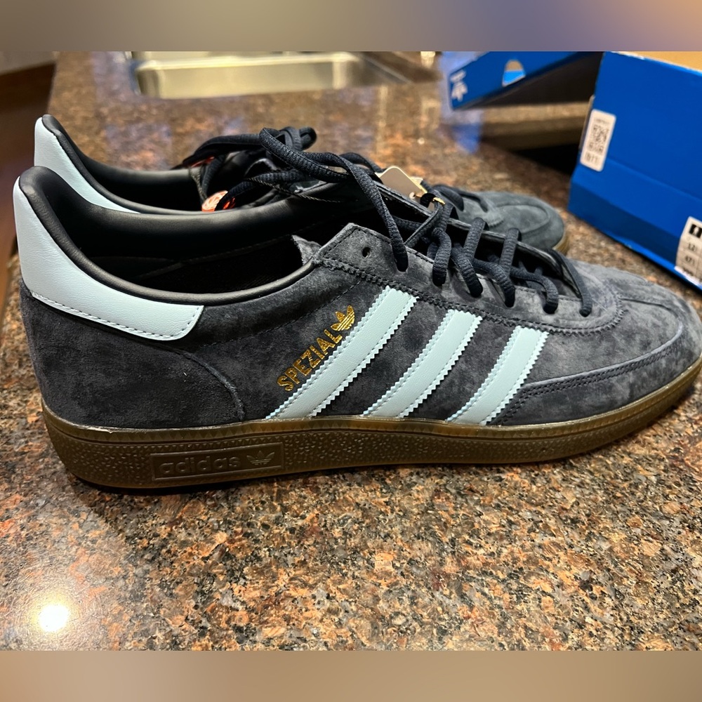 NWT! Adidas Handball Spezial shoes - Collegiate Navy / Clear Sky / Gum